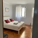 Mihaela Apartman *