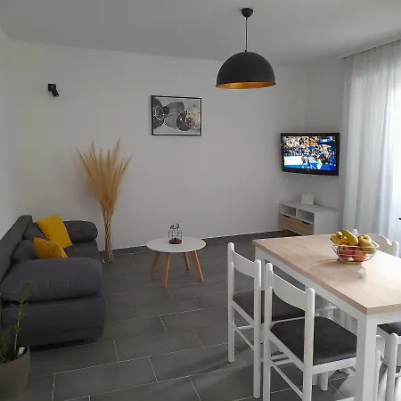 Mihaela Appartement Rab Town